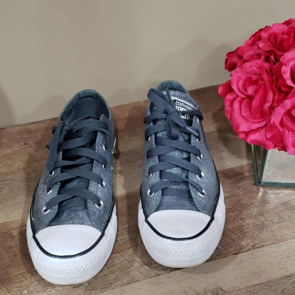 Women converse size 6 New